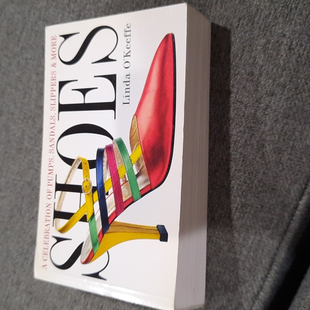 Paperback (1996) "Shoes: A Celebration of Pumps, Sandals, Slippers, and More"